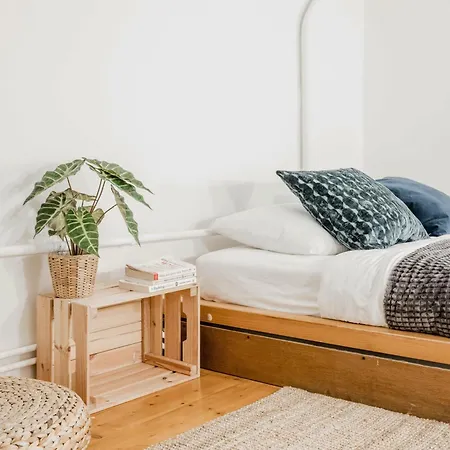 Del Apartment *