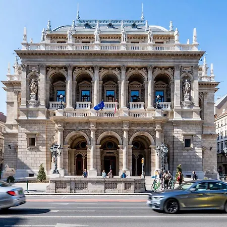 Del * Budapest