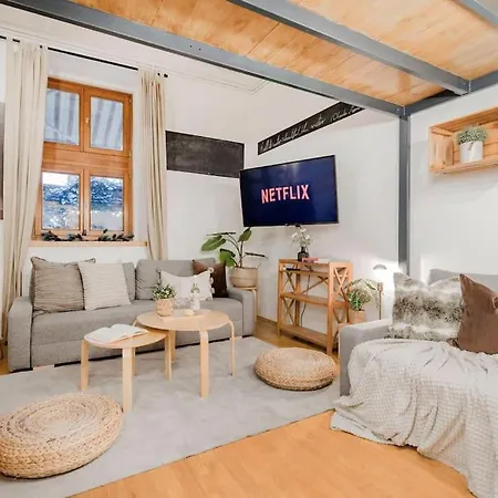 Del Apartment *