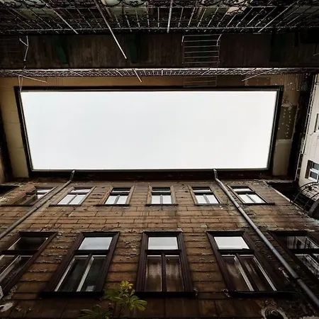 Del Budapest