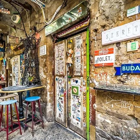 Del Budapest
